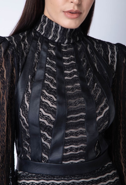 Vestido Manga Flare Transparências