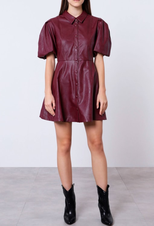 Vestido tipo camisa efeito pele