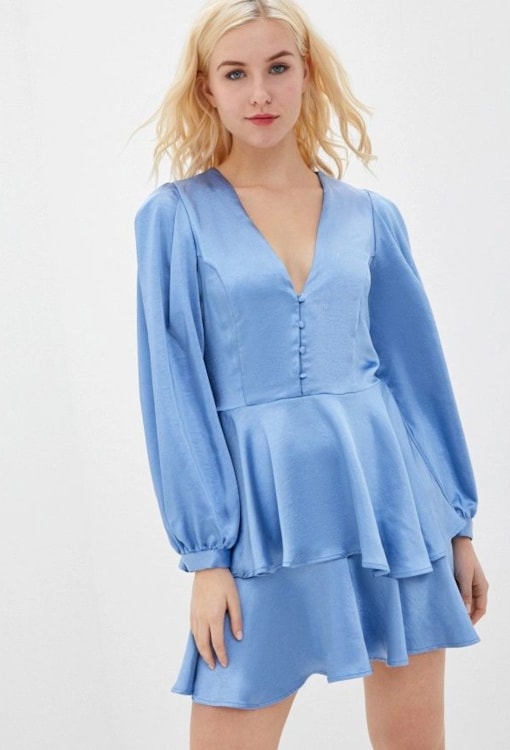 Vestido efeito cetim com folhos