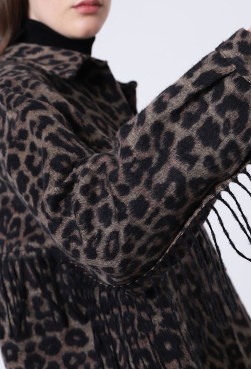 Camiseiro com estampado animal e franjas