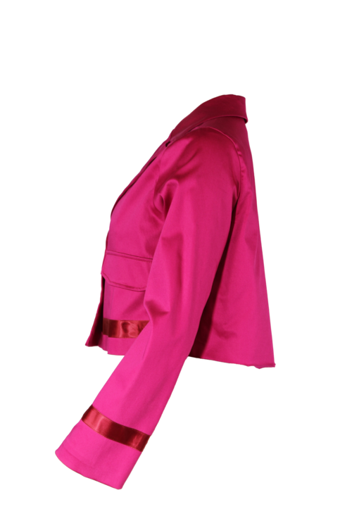 Blazer cropped com pormenores acetinados