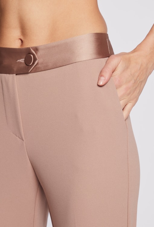 Calças justas com pormenor acetinado