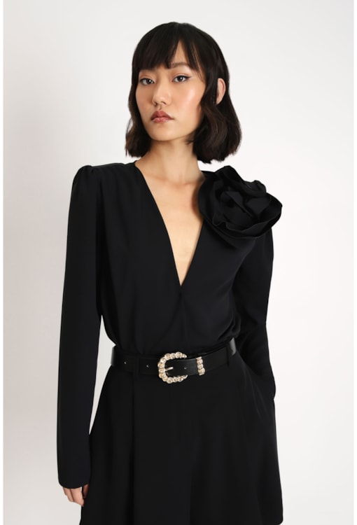 Camisa com aplicação de flor