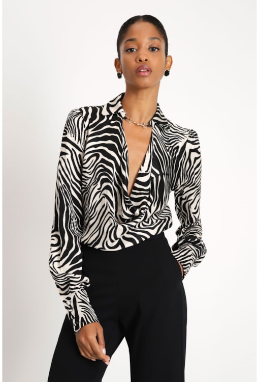Blusa Acetinada com padrão zebra
