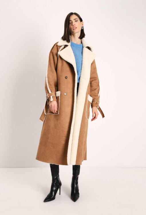 Casaco longo bicolor com pêlo e cinto