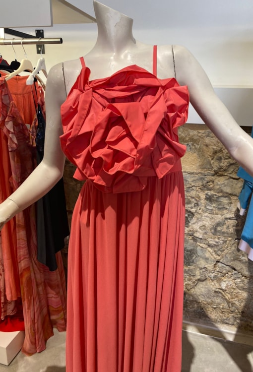 Vestido longo com flor