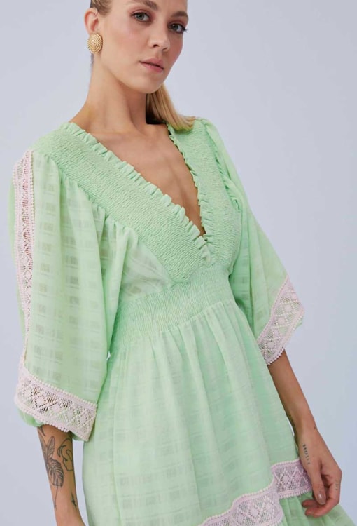 Vestido fluido com renda