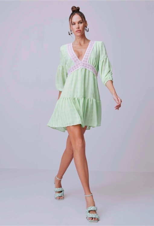 Vestido fluido curto