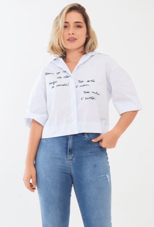 Camisa cropped com frases